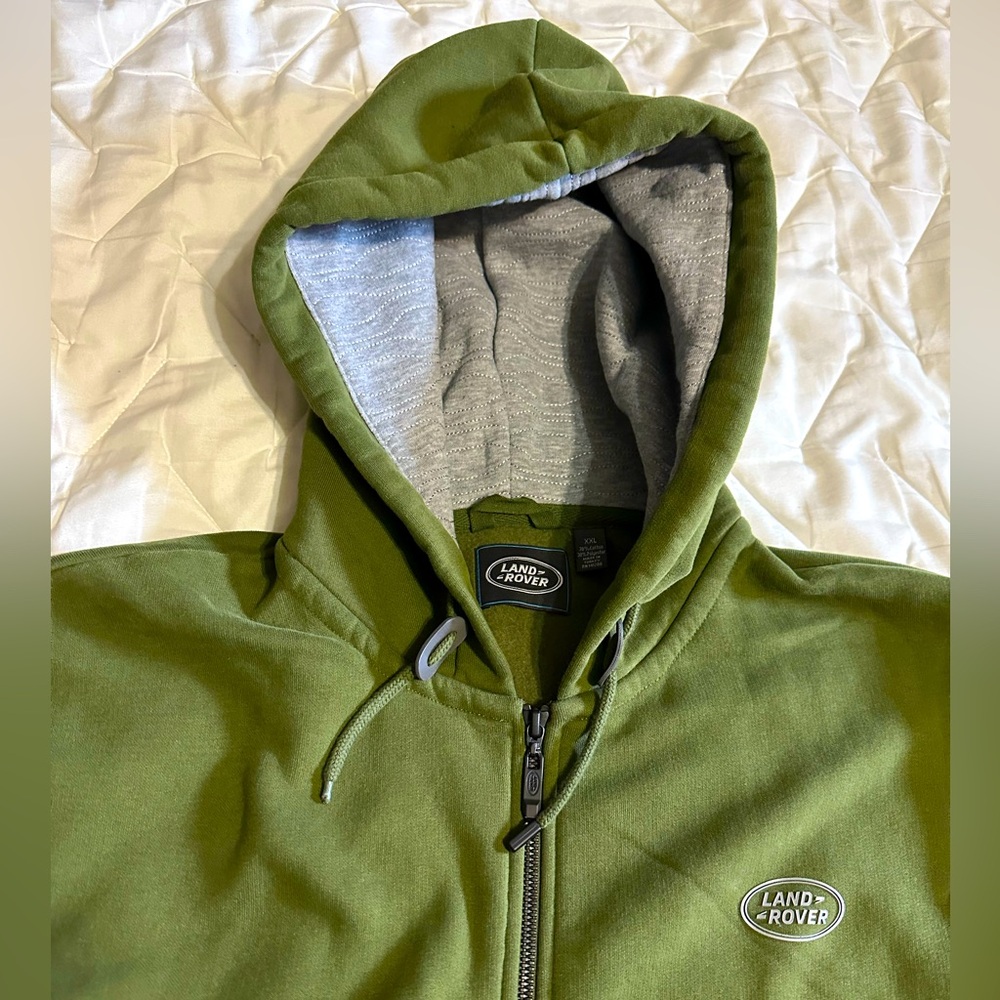 Mens authentic. 100% Land Rover hoodie size XXL NEW no tag never been worn